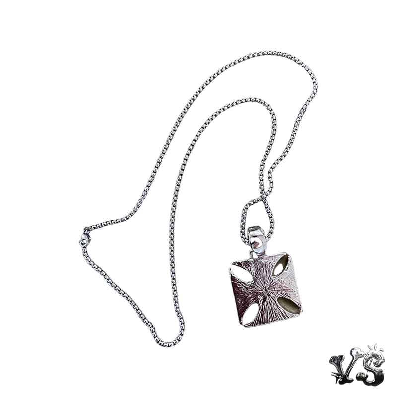 VS™ - GOTHIC PENDANT NECKLACE